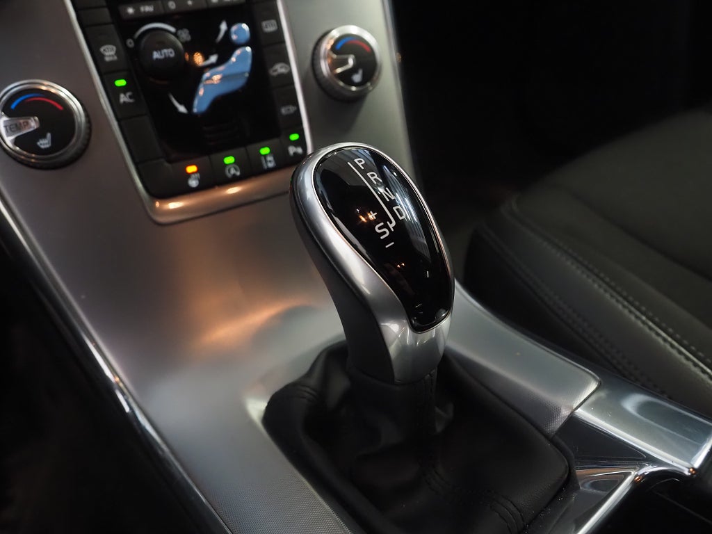 Volvo XC60 D4 Geartronic 190hk Classic Momentum Navi D-Värm M-Värm 2017