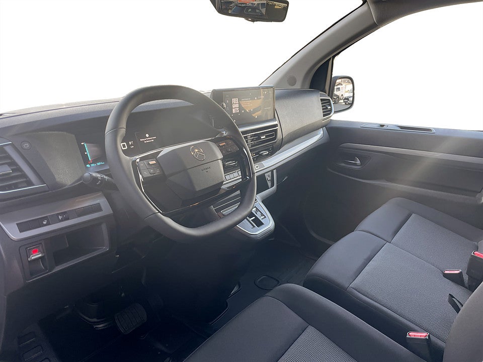 Bild på Citroën e-Jumpy Business 136hk L2 - DEMO