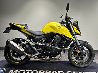 Honda CB750 Hornet / Helsystem/ Handtagsvärme /Quickshifter /Räntefri