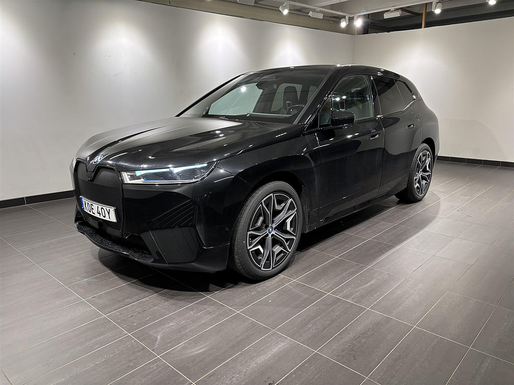 BMW iX xDrive50 Sport Sky Lounge H K Laser DAP Luftfjädring 22 | Ränta