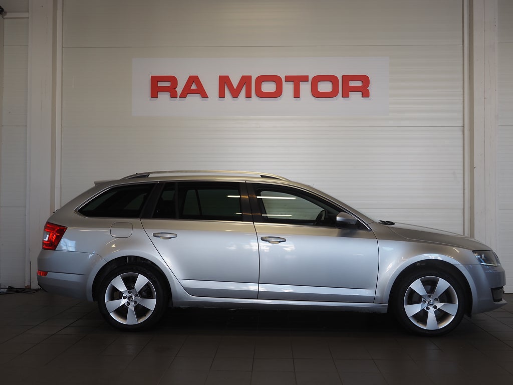 Skoda Octavia Kombi 1.4 TSI 150hk Premium Värmare Drag B-Kam 2017