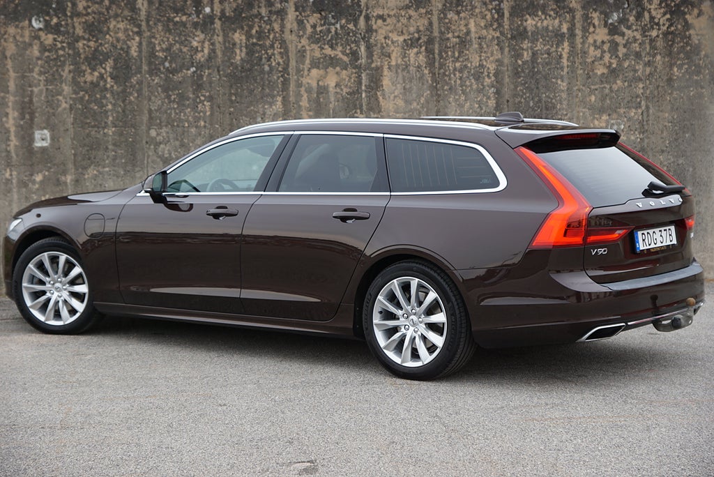 Volvo V90 T8 Recharge AWD Momentum Advanced|Drag|Värmare|B-Kamera