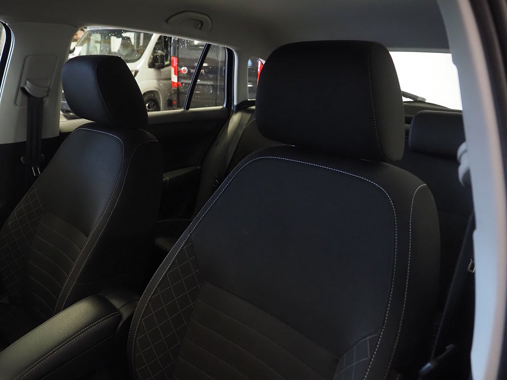 Skoda Rapid Spaceback 1.2 TSI 110hk Style Motorvärmare P-Sensorer 2017