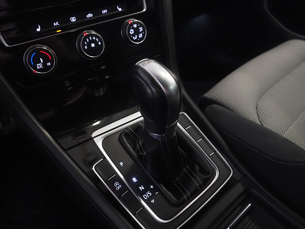Volkswagen Golf Sportscombi 1.4 TSI 150 GT R-Line Drag M-Värm Dynaudio 2017