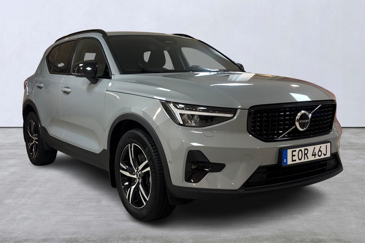 Volvo XC40 B3 FWD Bensin Plus Dark 2025, photo 6/10