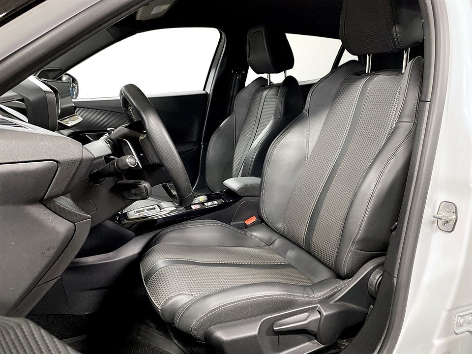 Bild på Peugeot 2008 GT 1.2 PT 130hk Aut - B-KAMERA, CARPLAY