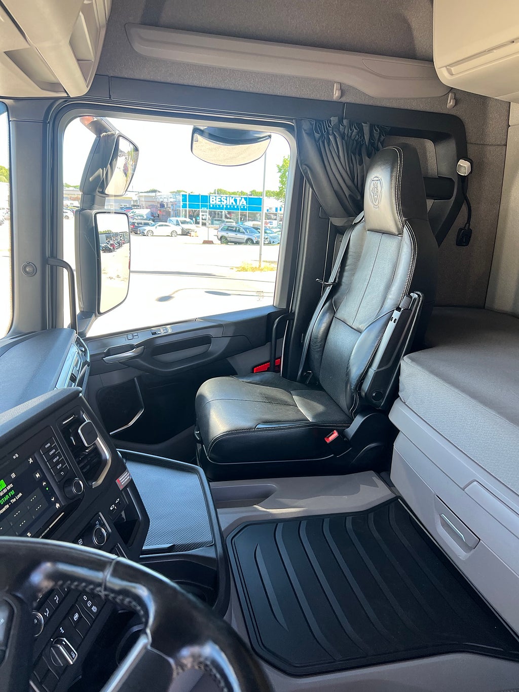 Scania G320 4x2 Maskintransport, Borrigg, Servicebil