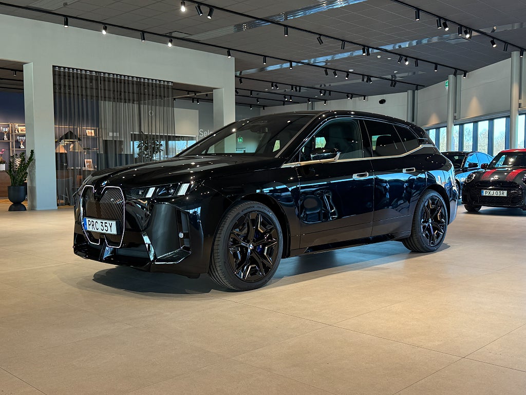 BMW iX xDrive60 M Sport Pano H/K D/A Pro Head-Up Drag