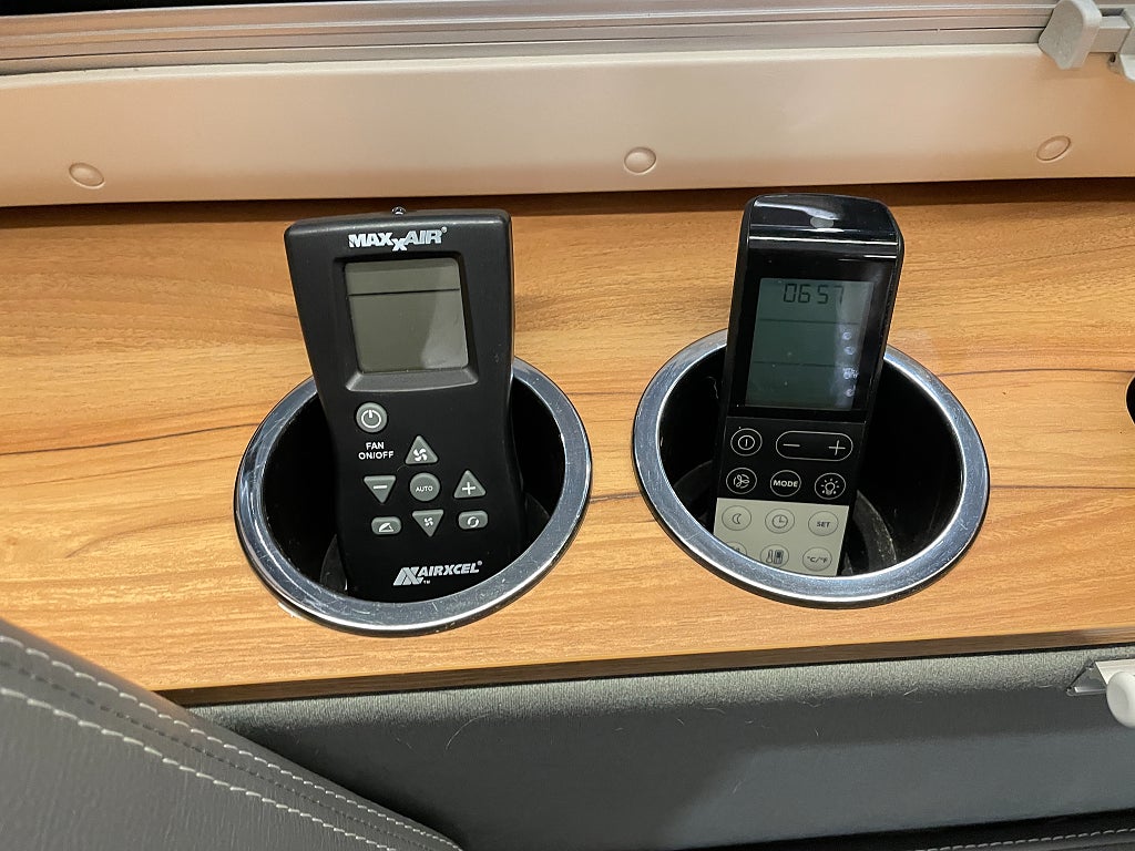 Affinity One 295 /AC bodel/Solcell/Våningssäng/Automat 160hk - Affinity