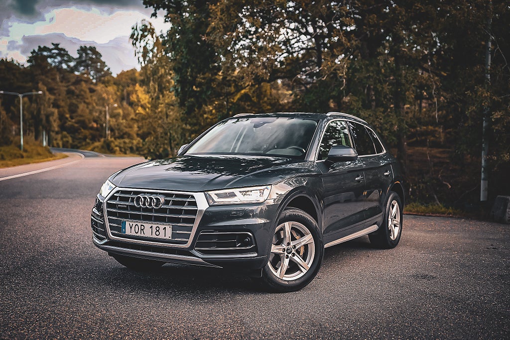 Audi Q5 Audi Q5 2.0 TDI quattro / Värmare / Krok / Adaptiv /