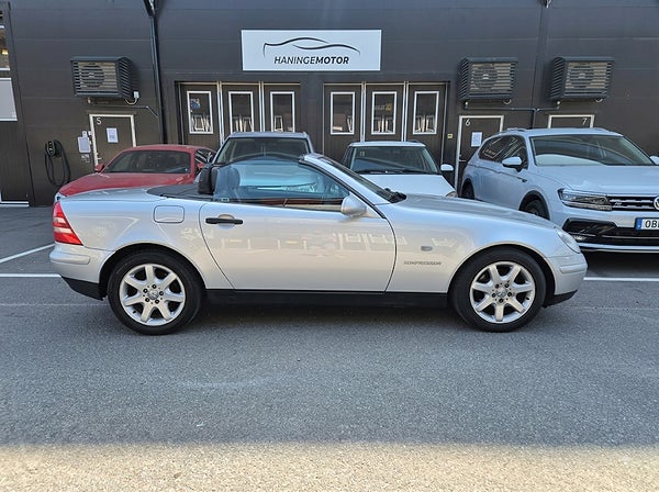 Mercedes-Benz SLK 230 Kompressor Cab låga mil Svensksåld till salu hos Haninge Motor