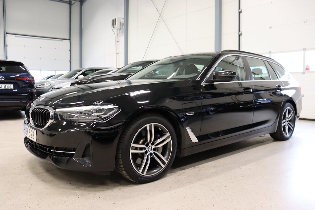 BMW 530e xDrive Touring B-Kamera Läder Drag Navi 292hk