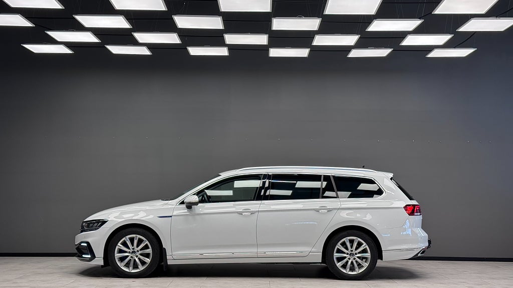 Volkswagen Passat 2023 - miniatyr 5