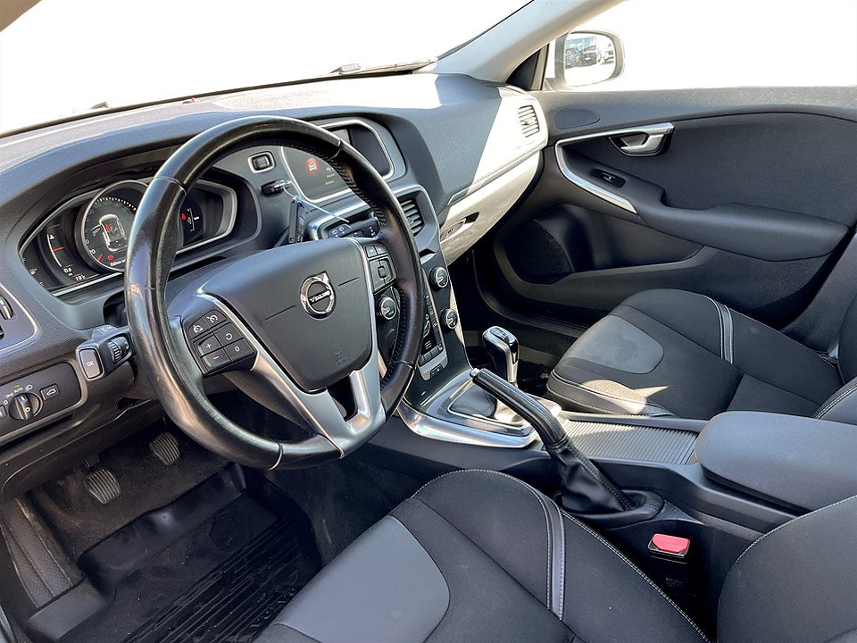 Bild på Volvo V40 D2 Momentum 120hk B-KAMERA PANO