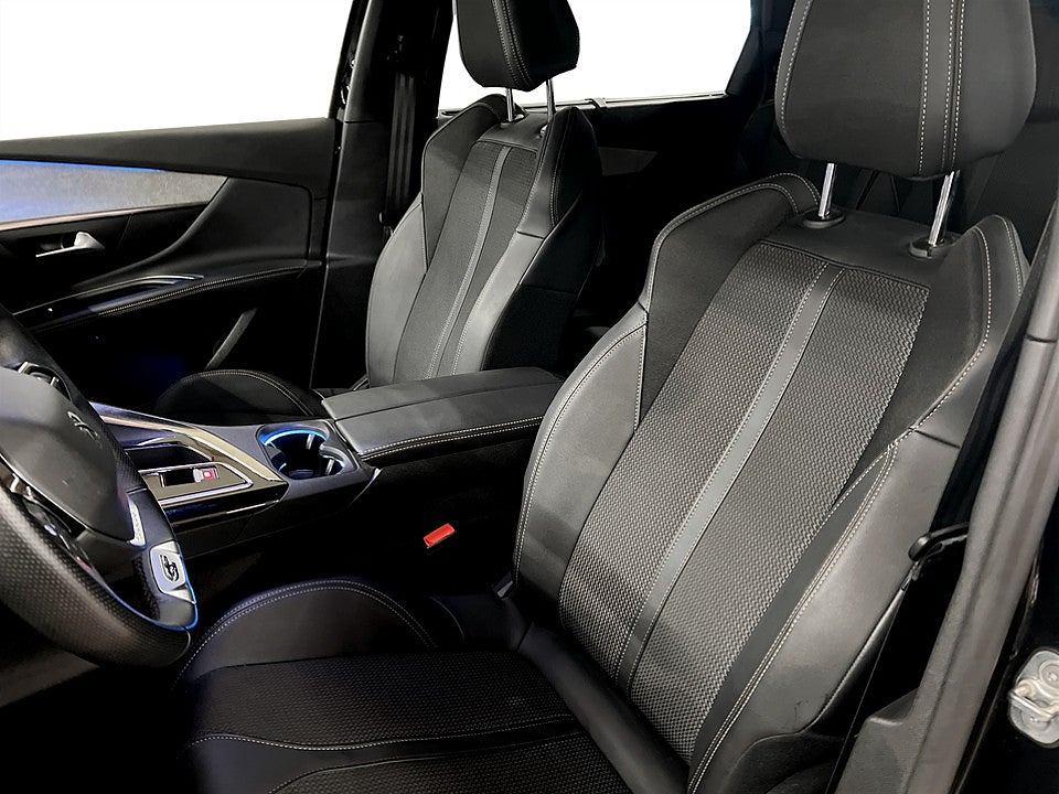 Bild på Peugeot 5008 GT 1.2 PT 130hk Aut 7-SITS B-KAMERA CARPLAY