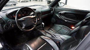 Den här Porsche 911 från 996-generationen importerades från Storbritannien år 2004. 