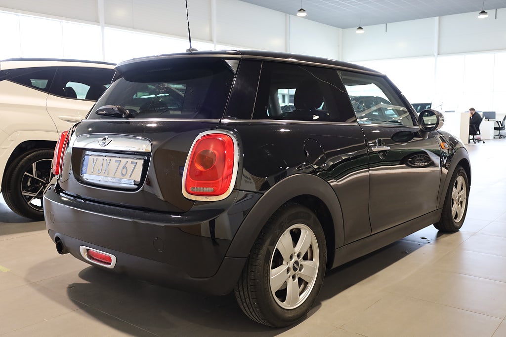 MINI One 3-dörrar Pepper Panorama Connected Blåtand 2017
