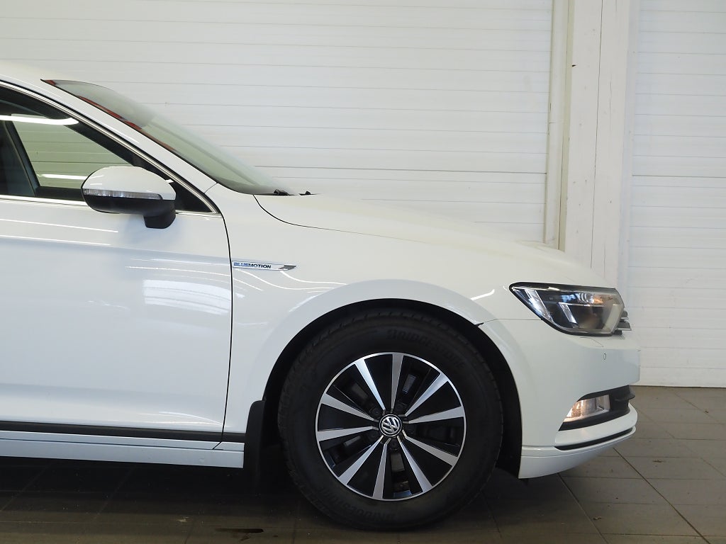 Volkswagen Passat Sportscombi 1.6 TDI 120hk Drag D-Värmare Kamera