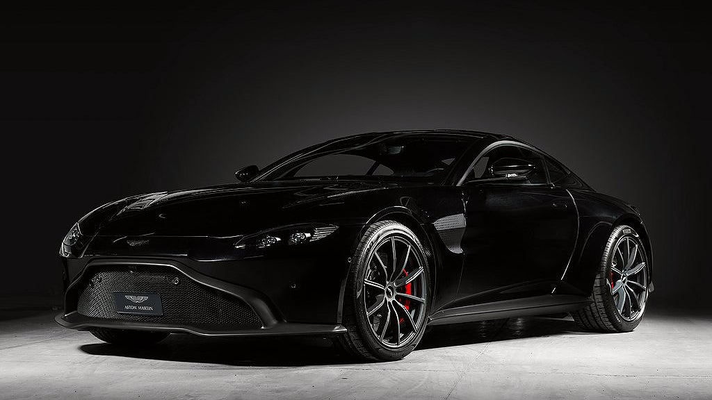 Aston Vantage V8 har en V8-motor som genererar 510 hästkrafter. 