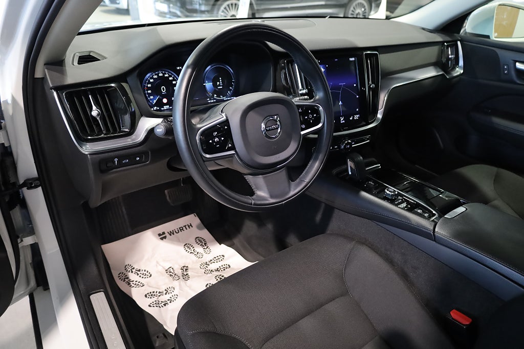 Volvo V60 T6 Twin Engine AWD AUT Momentum Navi VOC Leasbar 2020