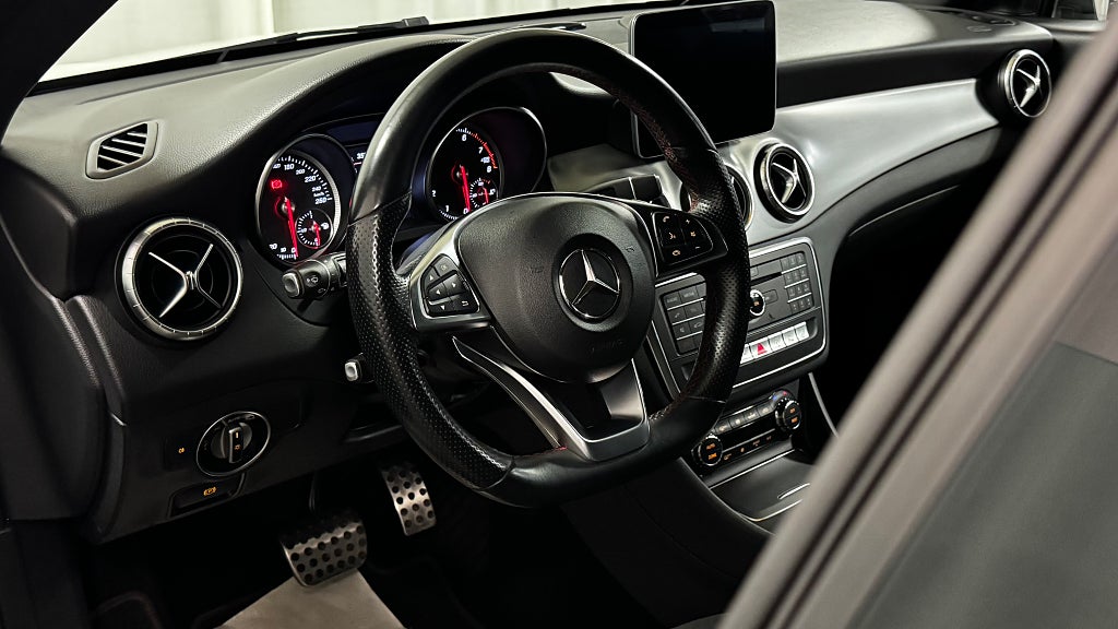 Mercedes-Benz CLA200 200 SB Aut AMG Line Dragkrok Värmare Night Package bild 11