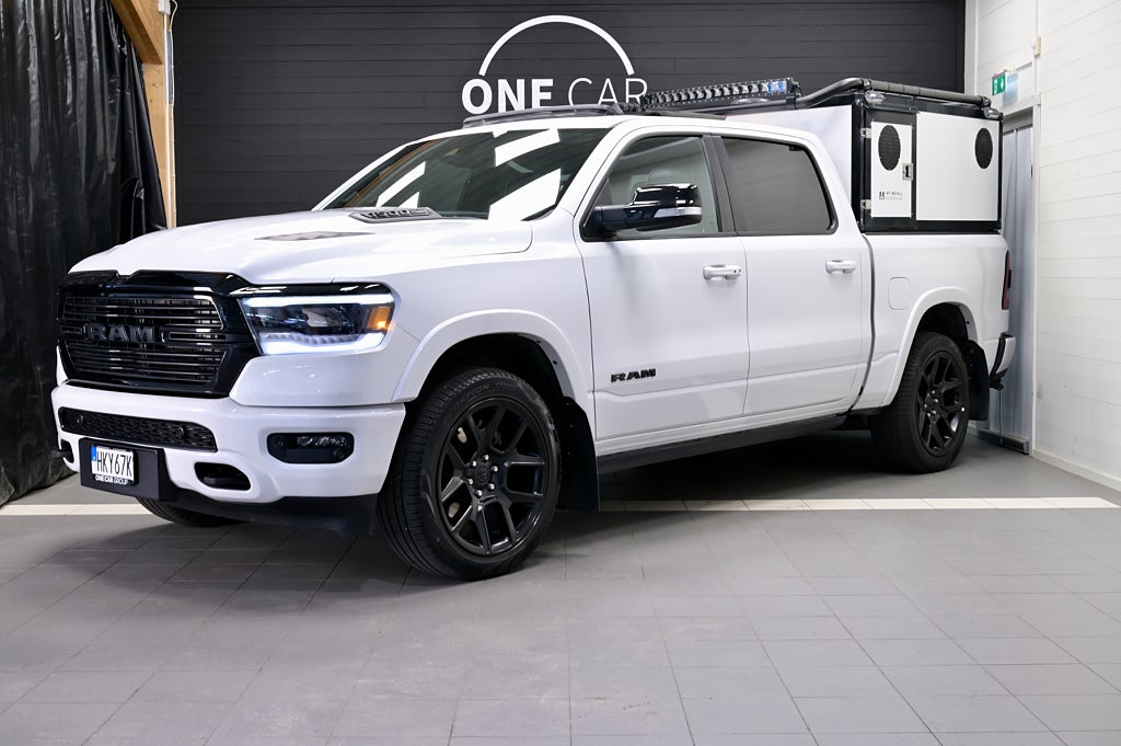 Dodge RAM 1500 5.7 V8 HEMI Flex Fuel 4x4 MOMS Hundkåpa 395hk