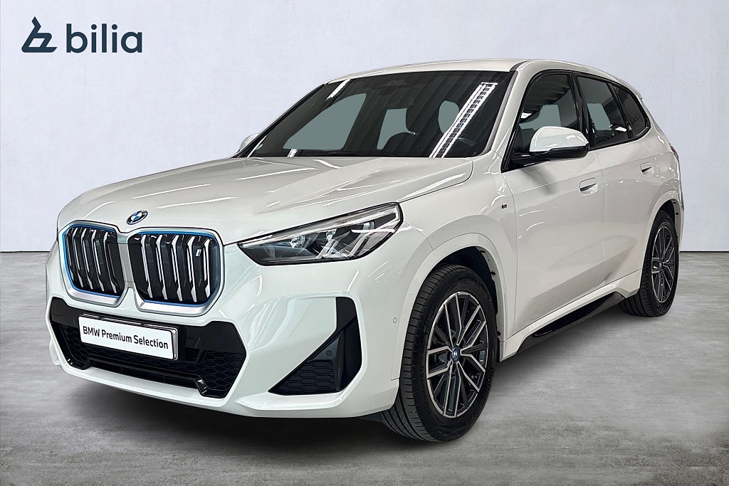 BMW iX1 xDrive 30 M-Sport | Drag | Backkamera | Rattväme | 18"
