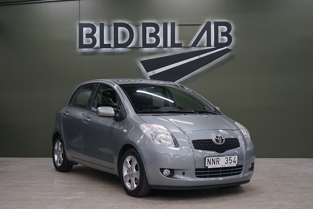 Toyota Yaris 5-dörrar 1.3 VVT-i LÅGAMIL NYSERV NYBES M-VÄRMARE 87HK