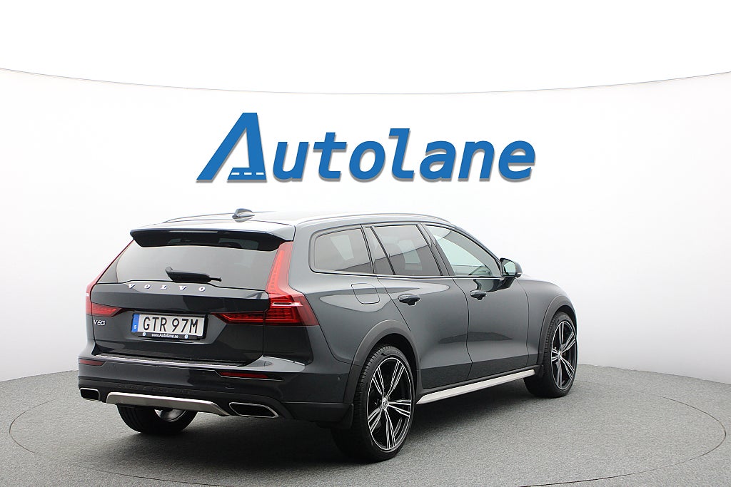 Volvo V60 Cross Country D4 AWD B&W,360°,20",Drag,BLIS,Värmare,HUD,GPS
