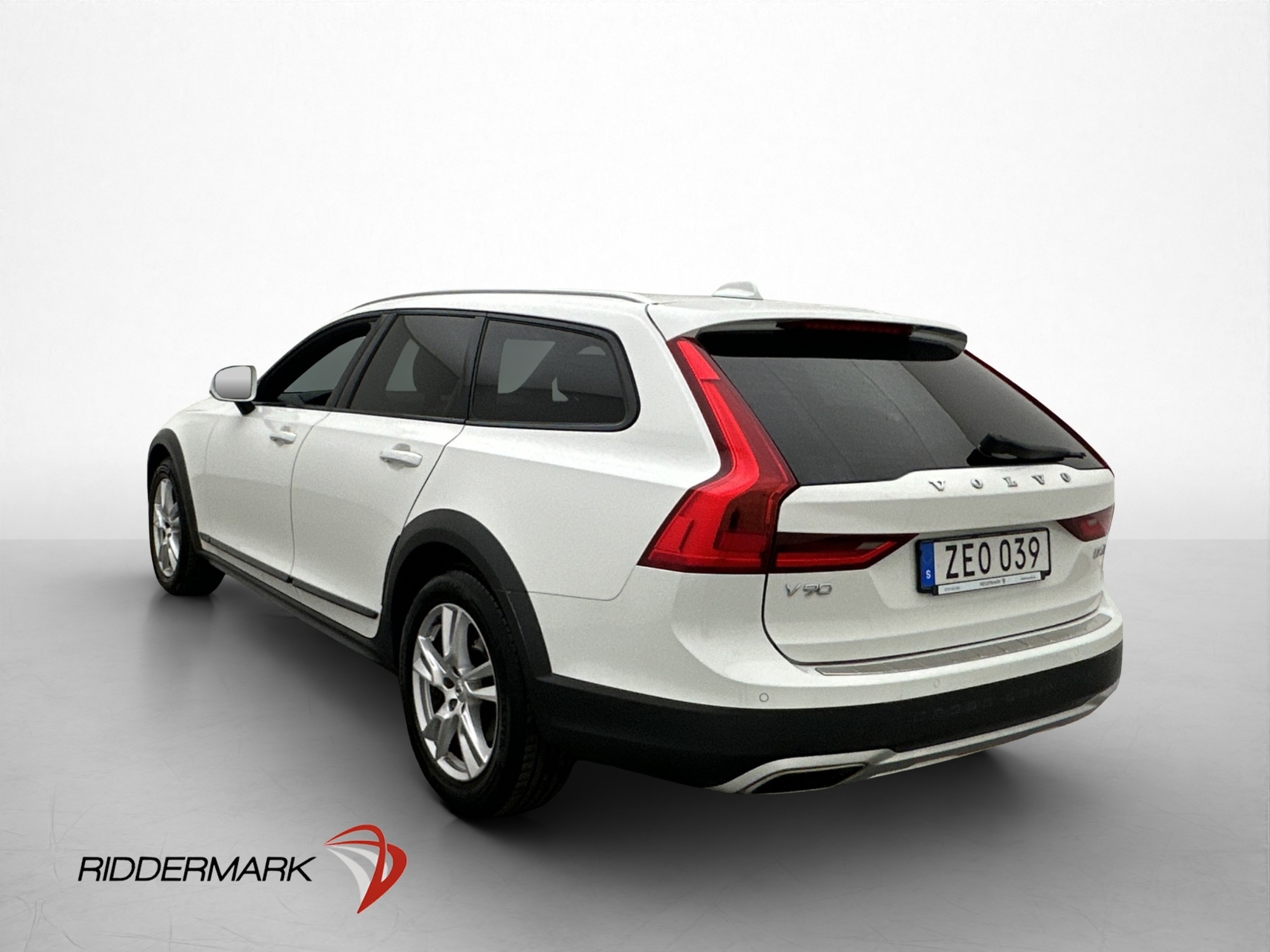 Volvo V90 Cross Country 2018, photo 4/10