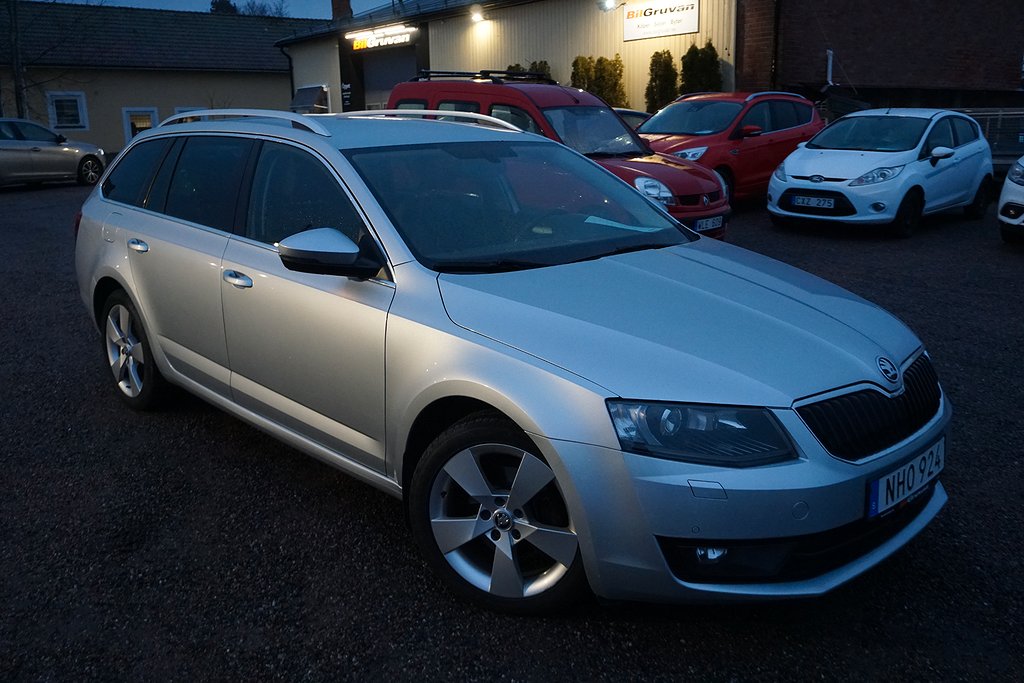 Skoda Octavia Kombi 2.0 TDI 4x4 Premium Värmare/Drag 