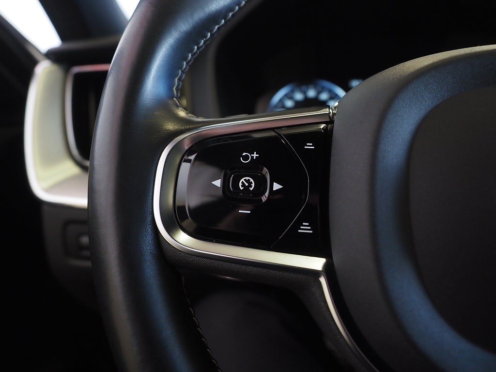 Volvo XC60 T8 392hk AWD R-Design B&W Luft 22" Pano Drag Se Spec! 2020