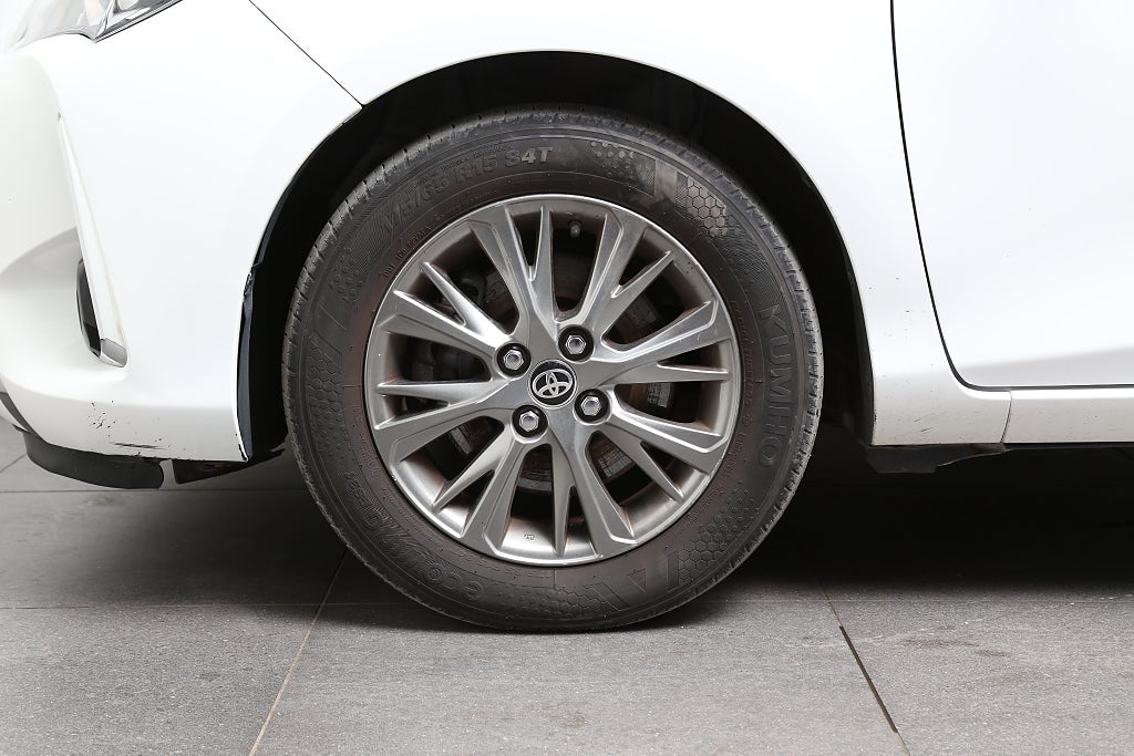 Toyota Yaris Hybrid e-CVT Active Kamera Farthållare Bluetooth