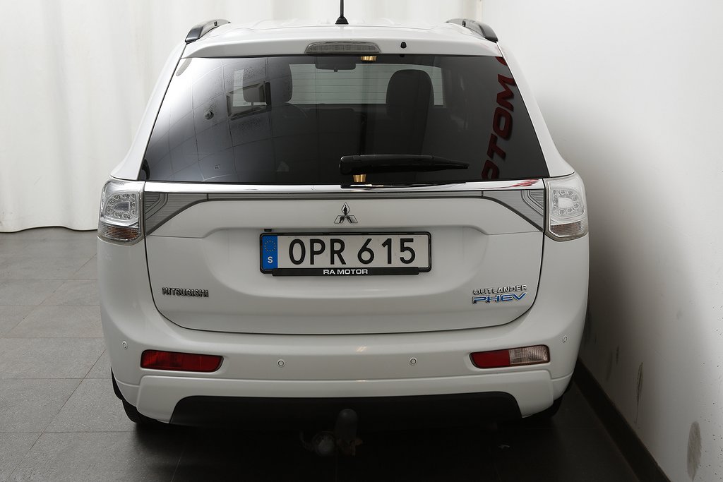 Mitsubishi Outlander Plug-in hybrid 4WD Aut Extraljus Drag 2014