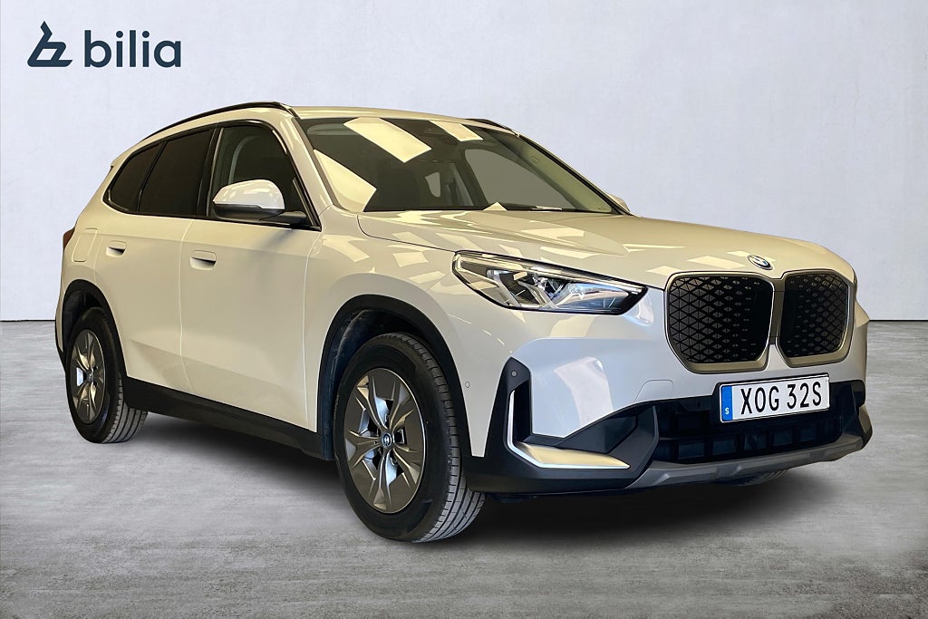 BMW iX1 i eDrive20-Active Edition-Dragkrok-Harman Kardon