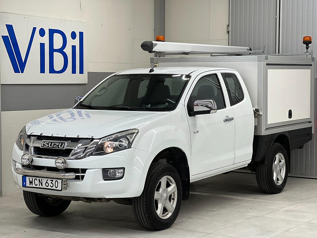 Isuzu D-Max Space Cab 2.5 4WD DRAG/VÄRMARE/KAMERA/NYSERVAD