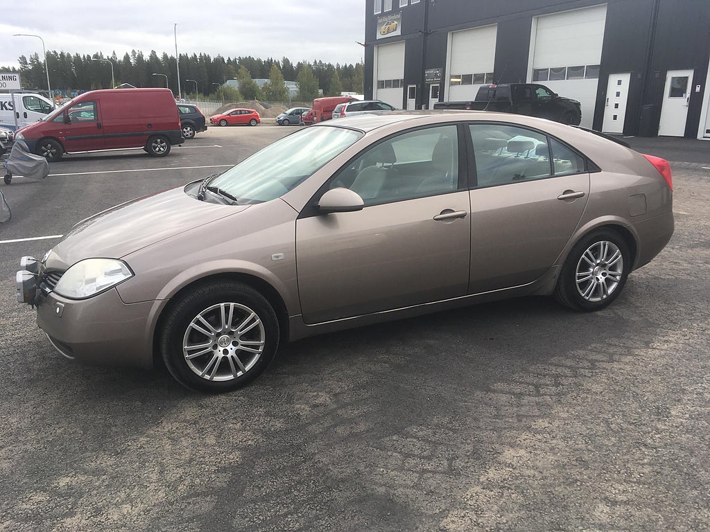 Nissan Primera Hatch 1.8 116hk