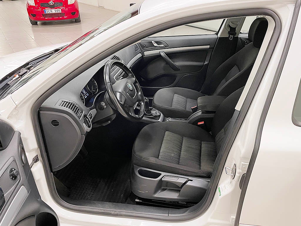 Skoda Octavia Kombi 1.6 TDI 4WD 105hk