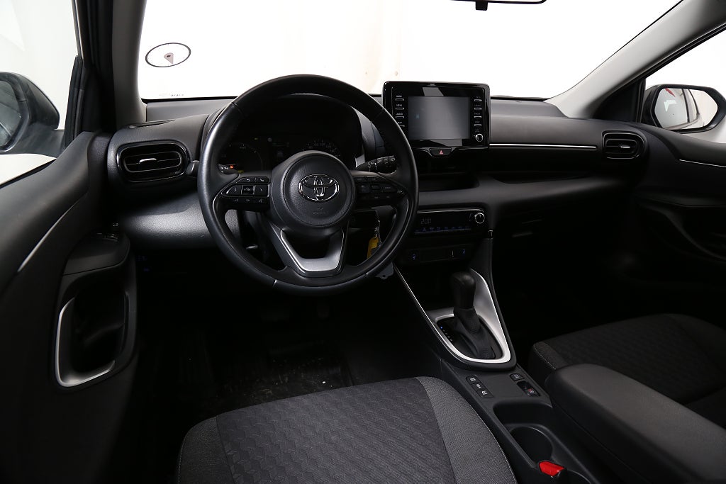 Toyota Yaris Hybrid Active Aut 5D Kamera PDC Blåtand 2023