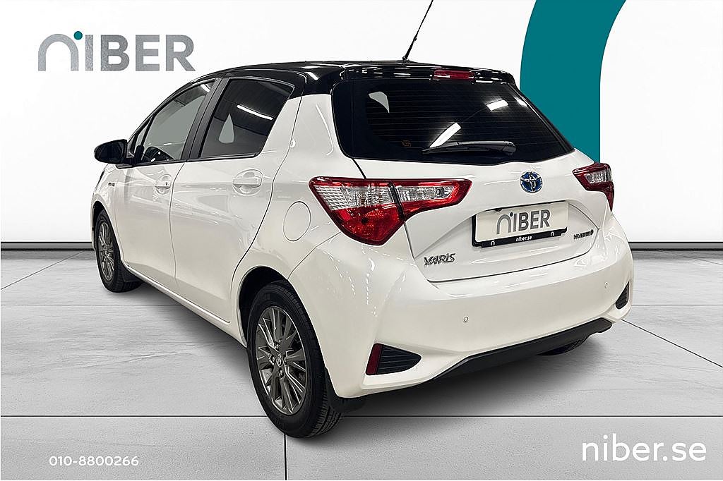 Toyota Yaris Hybrid, 1 brukare, FR 2,95%, P-sensorer fr & bak, tonade rutor