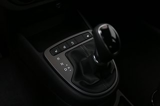 Halvkombi Hyundai i10 10 av 12
