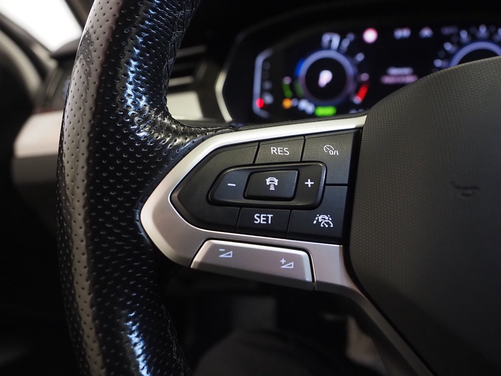 Volkswagen Passat SC GTE 1.4 TSI Plug-in Drag Cockpit Värmare Keyless GPS