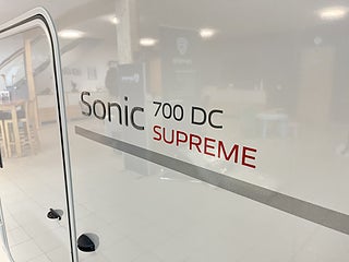 Husbil-integrerad Adria SONIC SUPREME 700 DC 26 av 26