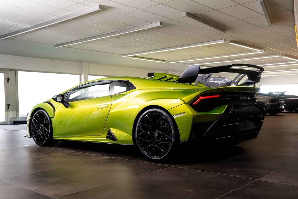 Gallery image 3 of 18