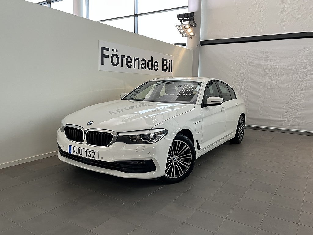 BMW 530e iPerformance Sedan HiFi Rattvärme Park Assist 