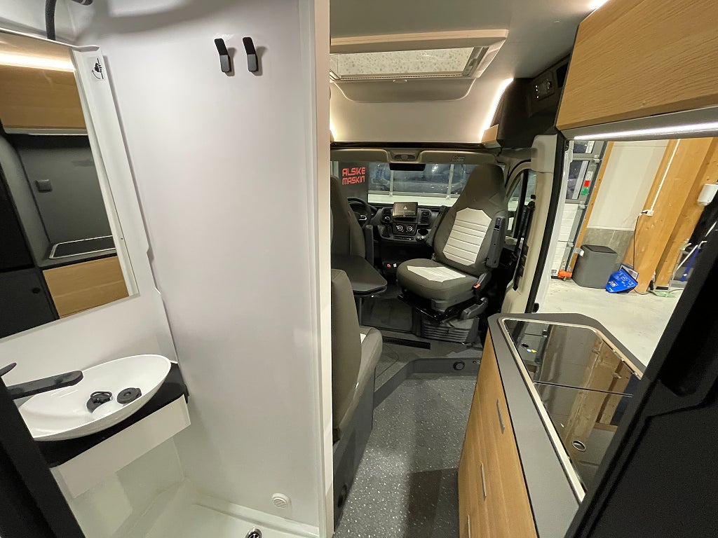 Adria Twin 640 SGX /Automat /höj & sänkbar säng/Multimedia/ - Adria