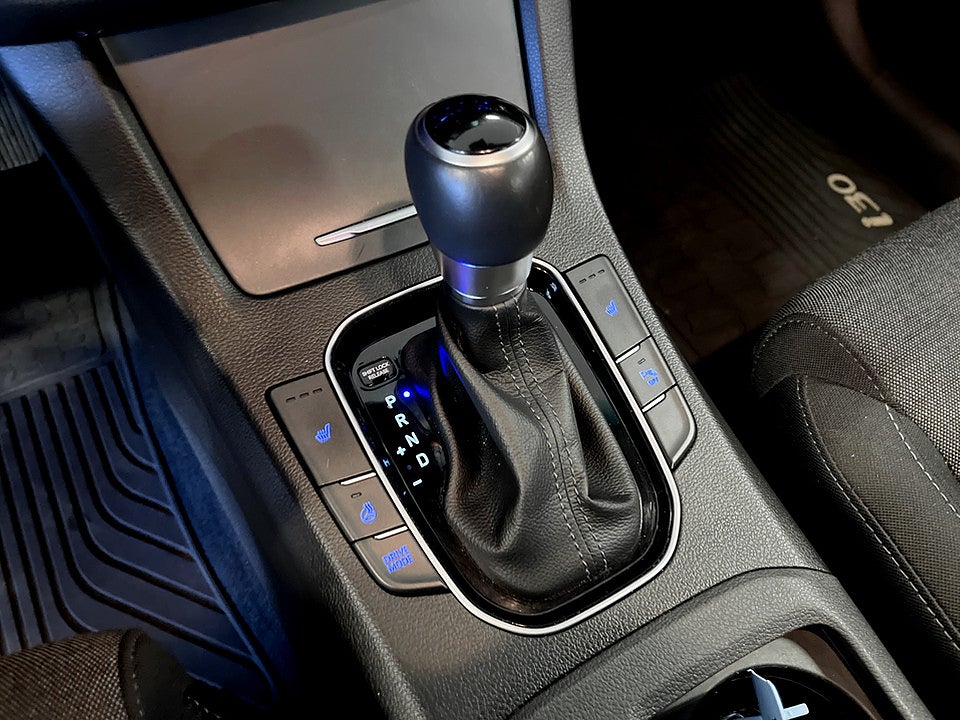 Bild på Hyundai i30 Essential 1.0 MHEV 120hk Aut B-KAMERA CARPLAY