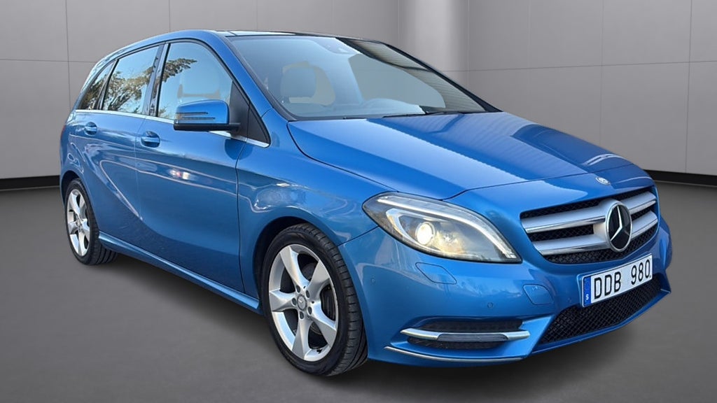 Mercedes-Benz B 200 7G-DCT Adaptiv, Pano, Harman Kardon