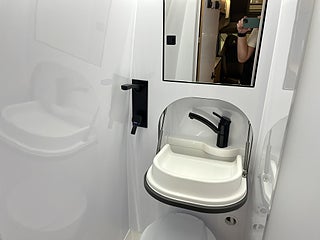 Husbil-halvintegrerad Affinity ONE by K A B E 22 av 28