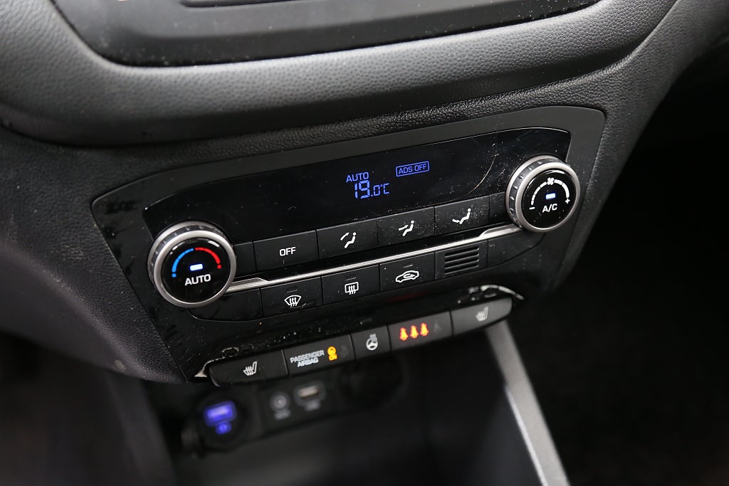 Hyundai i20 1,2 Premium 1ägare CarPlay Kamera P-sensor 2019